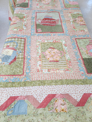 Maeola's Teapot quilt, quilted by Joyce Dempsey